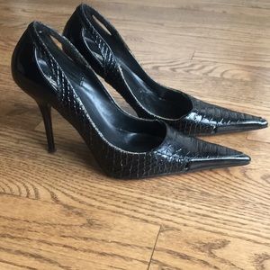 Michael Antonio black pumps